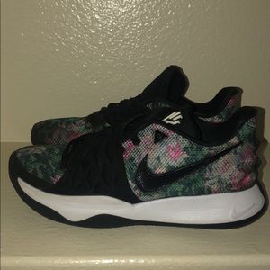 Nike Kyrie Low 1 Floral Size 8.5